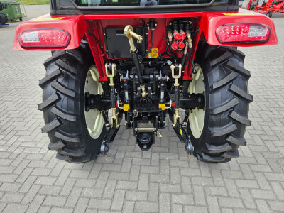 FM WORLD traktor – 504K sa kabinom