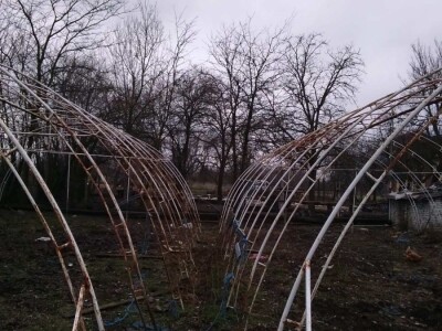 Prodajem 2 plastenika