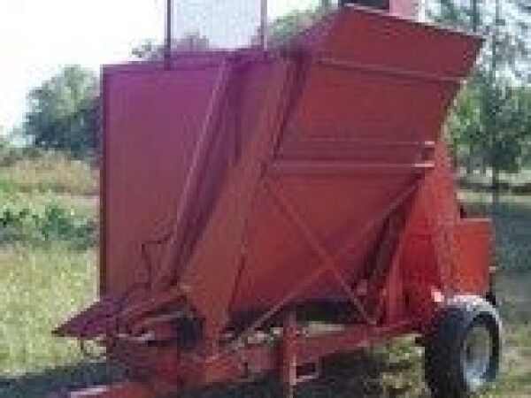 Prodajem berač kukuruza Tornado SIP 35