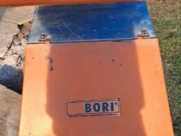 Mlin čekićar sa spremnikom