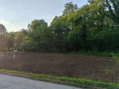 Prodajem plac na Fruskoj Gori