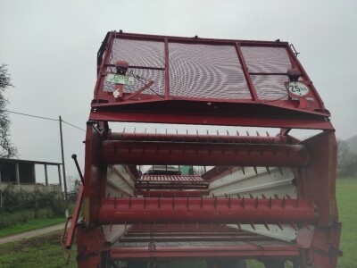 Prodajem samoutovarnu prikolicu pottinger 30 kubika