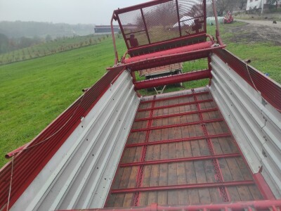 Prodajem samoutovarnu prikolicu pottinger 30 kubika