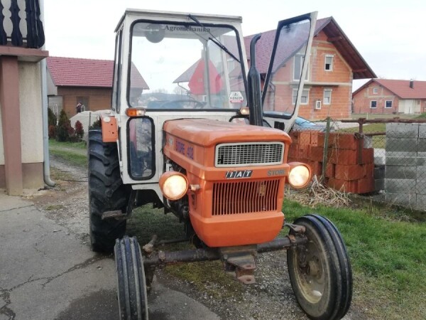 prodajem traktor Štore 402