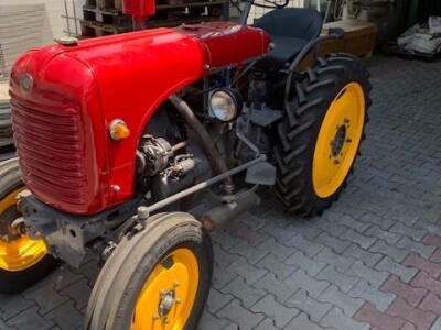 PRODAM TRAKTOR STEYR