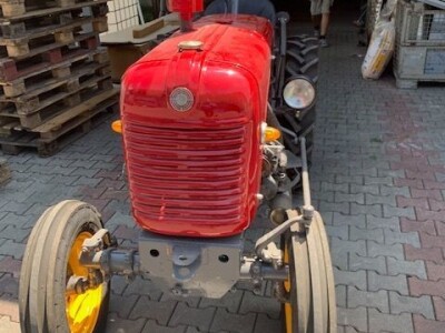 PRODAM TRAKTOR STEYR