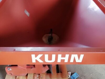 Rasipač kuhn 900kg