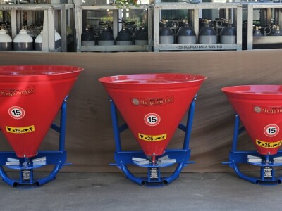 Rasipač mineralnog gnojiva 400 (RG)