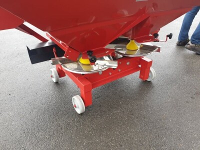 Rasipač umjetnog gnojiva 1000 l