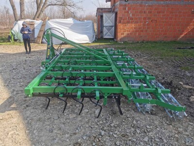 Sjetvospremač, sa hidrauličkim sklapanjem, radni zahvat 4.40, četiri reda opruga, S/Ropruga