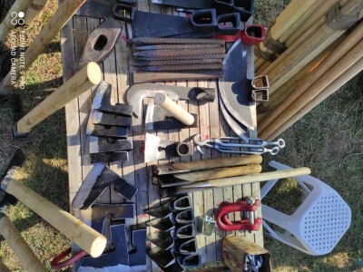 Sekire rucno kovane od gibnja ( sekira)