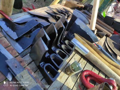 Sekire rucno kovane od gibnja ( sekira)