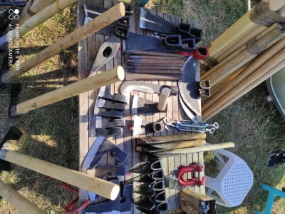 Sekire rucno kovane od gibnja ( sekira)