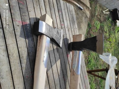 Sekire rucno kovane od gibnja ( sekira)