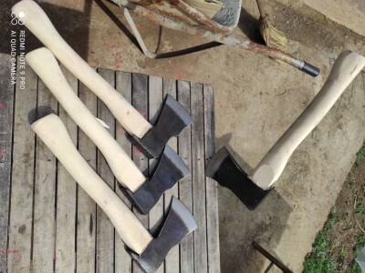 Sekire rucno kovane od gibnja ( sekira)