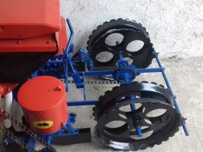 SIJAČICA OLT DVOREDNA ZA KUKURUZ 100% ISPRAVNA