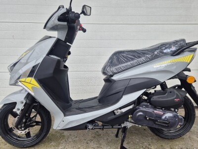 Skuter 49cm3. Scuter. Novi