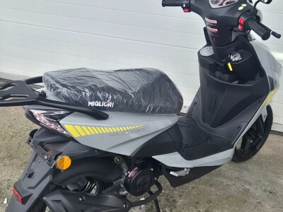 Skuter 49cm3. Scuter. Novi