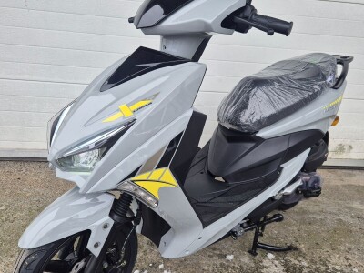 Skuter 49cm3. Scuter. Novi