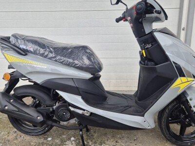 Skuter 49cm3. Scuter. Novi