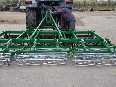 Sjetvospremač, sa hidrauličkim sklapanjem, radni zahvat 4.20, četiri reda opruga, S/R opruga