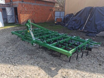 Sjetvospremač, sa hidrauličkim sklapanjem, radni zahvat 4.40, četiri reda opruga, S/Ropruga