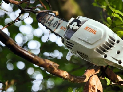 STIHL HTA 86 - Baterijski rezač visokih grana bez baterije i punjača