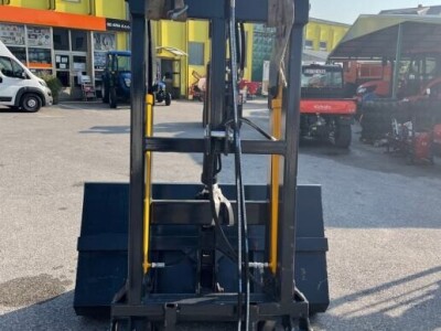 Stražnji Traktorski Utovarivač CARETA