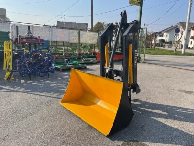 Stražnji Traktorski Utovarivač CARETA