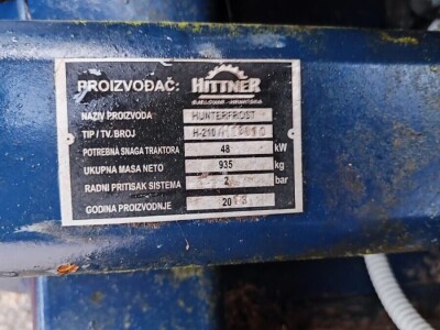 Stroj za zaštitu nasada od mraza