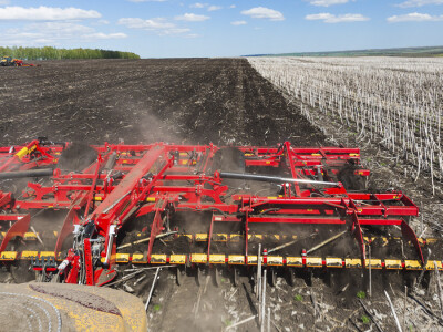 Vaderstad TopDown - višenamenski kultivator