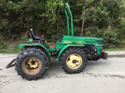 Traktor Ferrari vinogradar