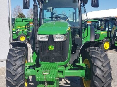 Traktor JOHN DEERE 5085M
