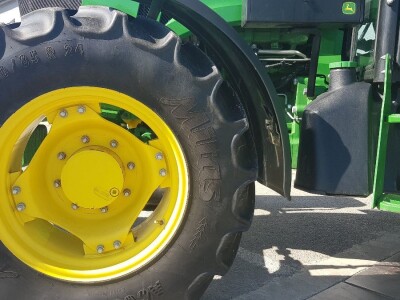 Traktor JOHN DEERE 5085M