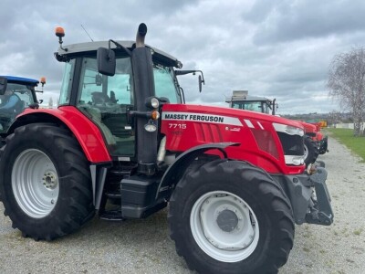 Traktor Massey Ferguson 7715