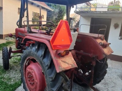 Traktor McCormick D430