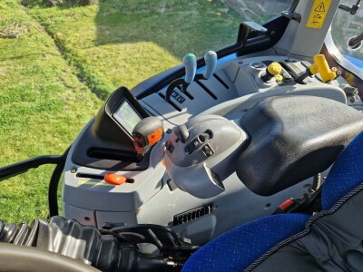 Traktor NEW HOLLAND 6050