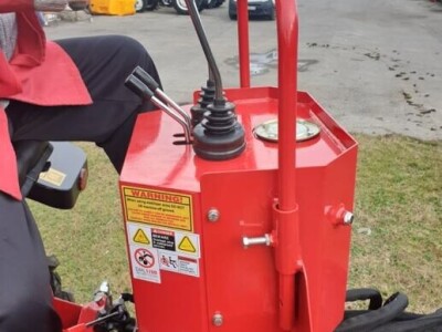 TRAKTORSKI ROVOKOPAČ / BAGER AGM