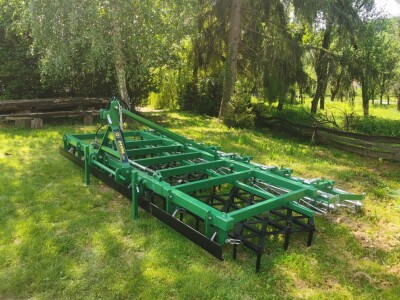 Teška drljača sa hidrauličnim podizanjem krila, radni zahvat 4.40, klin 30x30x220