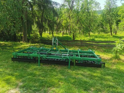 Teška drljača sa hidrauličnim podizanjem krila, radni zahvat 4.40, klin 30x30x220