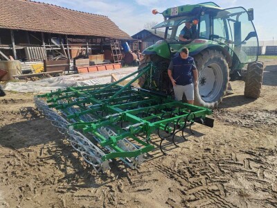 Sjetvospremač, sa hidrauličkim sklapanjem, radni zahvat 4.40, četiri reda opruga, S/Ropruga