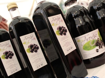 Prodajemo sok od aronije u eko uzgoju