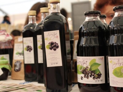 Prodajemo sok od aronije u eko uzgoju