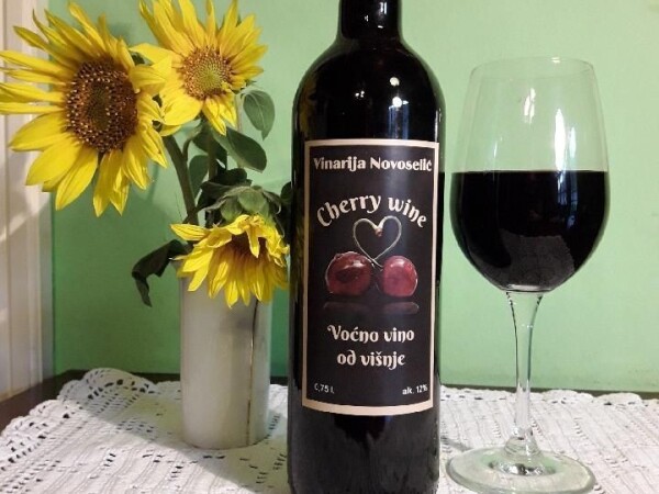 Voćno vino od višnje