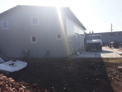 Za izdavanje oko 300 kvadrata sa kancelarijama na 7 ari placa