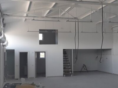 Za izdavanje oko 300 kvadrata sa kancelarijama na 7 ari placa