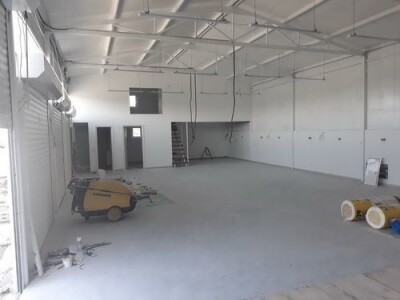 Za izdavanje oko 300 kvadrata sa kancelarijama na 7 ari placa