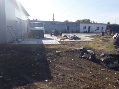 Za izdavanje oko 300 kvadrata sa kancelarijama na 7 ari placa