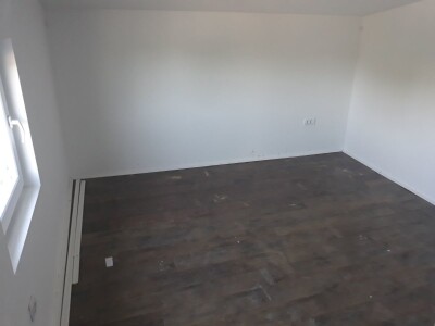 Za izdavanje oko 300 kvadrata sa kancelarijama na 7 ari placa