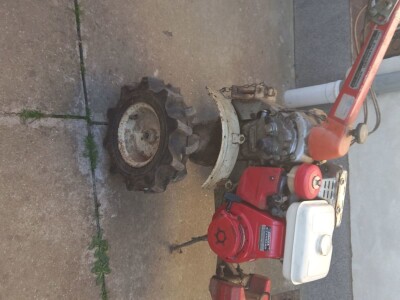 Prodajem motokultivator Honda f-600